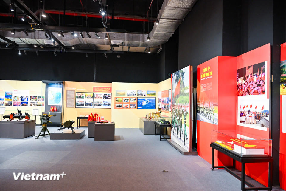 Triển lãm mở cửa đón khách tham quan từ ngày 12/8/2025 tại Bảo tàng Lịch sử Quân sự Việt Nam, Hà Nội. (Ảnh: Minh Sơn/Vietnam+)