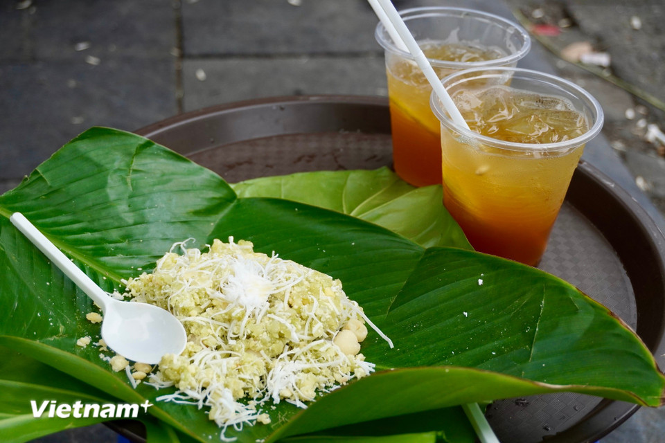 Cốm Hà Nội - thức quà thanh nhã của mùa thu Thủ đô. (Ảnh: Nguyễn Tâm/Vietnam+)