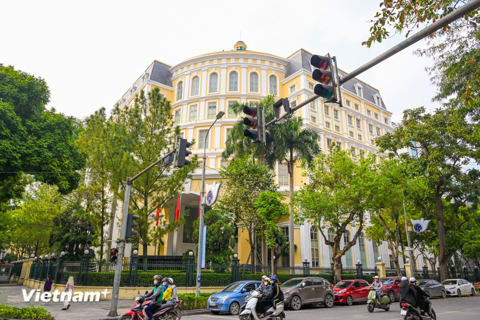 Bộ Tài chính được hợp nhất với Bộ Kế hoạch và Đầu tư, sáp nhập Bảo hiểm Xã hội Việt Nam. Cùng với đó, một số chức năng, nhiệm vụ của Ủy ban Quản lý vốn nhà nước tại doanh nghiệp, Giám sát tài chính quốc gia cũng chuyển về Bộ Tài chính. Cơ quan mới giữ tên là Bộ Tài chính. (Ảnh: Minh Sơn/Vietnam+)