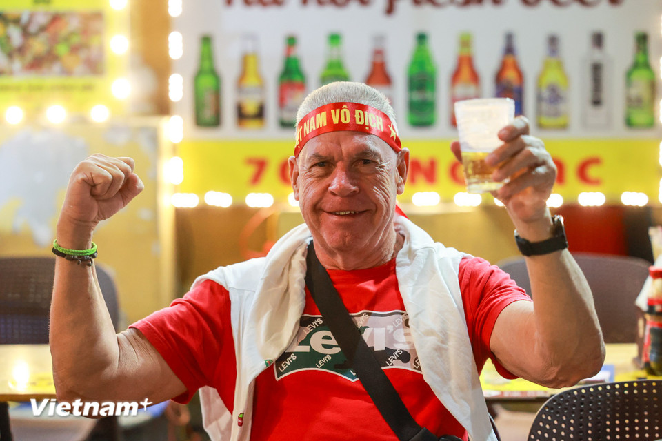 Tuyển Việt Nam có lợi thế lớn trước Thái Lan sau chiến thắng 2-1 ở chung kết lượt đi diễn ra trên sân Việt Trì, Phú Thọ hôm 2/1 vừa qua. (Ảnh: Minh Sơn/Vietnam+)