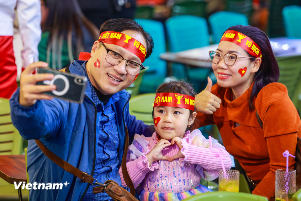 Sau trận đấu, thầy trò huấn luyện viên Kim Sang-sik đã sớm di chuyển sang Thái Lan và có thêm 2 buổi tập trước khi bước vào trận chung kết lượt về ASEAN Cup 2024. (Ảnh: Minh Sơn/Vietnam+)