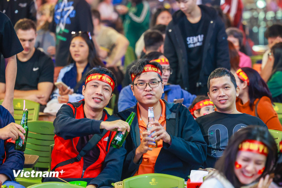 Nếu hòa hoặc thắng đối thủ ở trận tái đấu, tuyển Việt Nam sẽ lên ngôi vô địch Đông Nam Á lần thứ 3 trong lịch sử. Nếu thua với cách biệt 1 bàn (0-1, 1-2, 2-3...), khi đó, tổng tỉ số cân bằng nhau và hai đội phải đá hiệp phụ để phân định thắng thua. (Ảnh: Minh Sơn/Vietnam+)