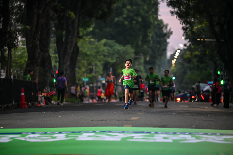 Giải chạy cũng có sự góp mặt của nhiều runner 'nhí'. (Ảnh: Minh Sơn/Vietnam+)