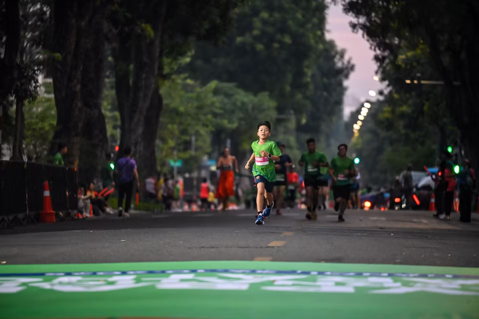 Giải chạy cũng có sự góp mặt của nhiều runner 'nhí'. (Ảnh: Minh Sơn/Vietnam+)