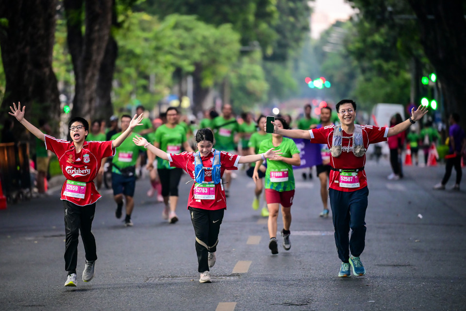 Là giải chạy thường niên, VPBank Hanoi International Marathon đã trở thành một phần của nhịp sống Hà Nội - nơi thể thao, văn hóa và tinh thần cộng đồng hòa quyện tạo nên bản sắc riêng của Thủ đô. (Ảnh: Minh Sơn/Vietnam+)