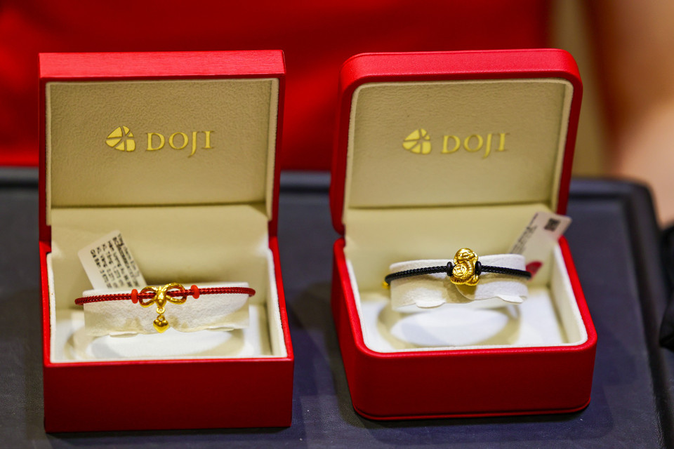 Trang sức vàng 24K Kim Tỵ được tạo hình biểu tượng “infinity” (vô cực). (Ảnh: Minh Sơn/Vietnam+)