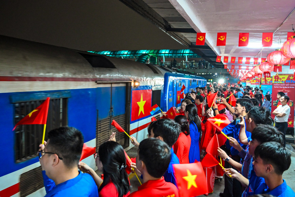 Hành trình của “Đoàn tàu Thống Nhất” không chỉ dừng lại ở một ngày lễ kỷ niệm, mà là thông điệp sống mãi về một dân tộc đoàn kết, về giá trị của hòa bình và tình yêu đất nước. (Ảnh: Minh Sơn/Vietnam+)