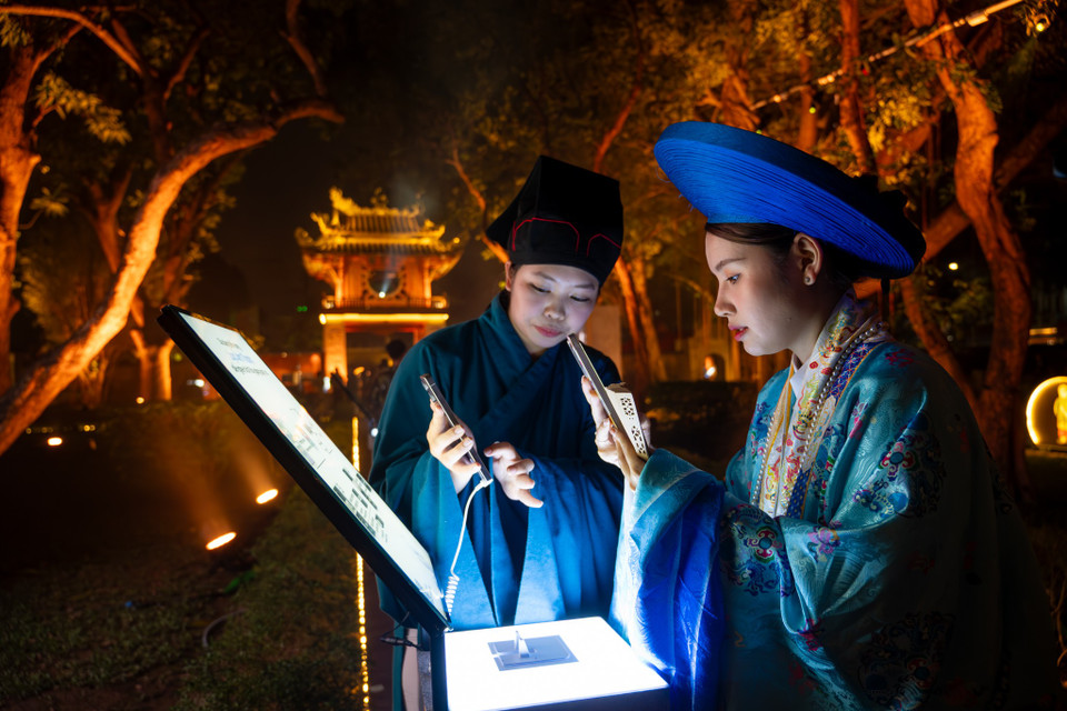 “Galaxy AI hiểu tiếng Việt. Tôn vinh tri thức Việt” không chỉ là một sự kiện công nghệ mà còn là dịp để thế hệ trẻ Việt Nam tự hào về di sản văn hóa và tri thức dân tộc. (Ảnh: Minh Sơn/Vietnam+)