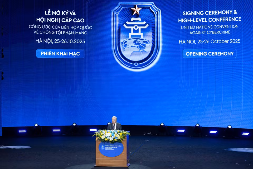 Tổng Thư ký Liên hợp quốc António Guterres phát biểu tại phiên khai mạc Lễ mở ký Công ước Hà Nội. (Ảnh: Minh Sơn/Vietnam+)