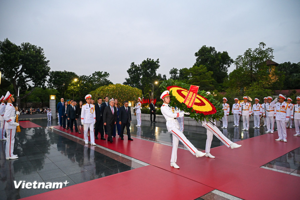 Đây là những sự kiện mang ý nghĩa biểu tượng sâu sắc, phản ánh hành trình phát triển song hành của hai bên, cùng chia sẻ những giá trị cốt lõi cũng như các nguyên tắc đã, đang và sẽ tiếp tục định hình tương lai. (Ảnh: Minh Sơn/Vietnam+)