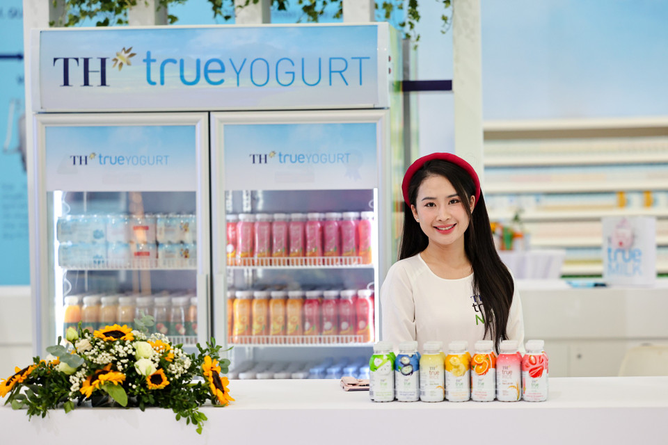 Hướng tới ngày lễ lớn Kỷ niệm 80 năm Quốc khánh Việt Nam, Tập đoàn TH không chỉ là đơn vị tiên phong tham gia hỗ trợ các lực lượng tập luyện và nhân dân theo dõi sự kiện diễu binh diễu hành A80, mà còn hiện diện nổi bật tại Khu trưng bày "Khởi nghiệp kiến quốc." (Ảnh: Minh Sơn/Vietnam+)