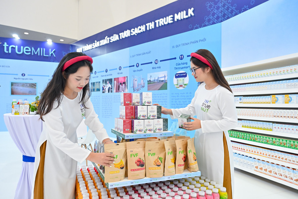 Đây là hoạt động quan trọng thuộc khuôn khổ Triển lãm các thành tựu kinh tế-xã hội toàn quốc với chủ đề “Rạng rỡ Việt Nam - 80 năm hành trình Độc lập-Tự do-Hạnh phúc”, nơi nhân dân cả nước có thể nhìn lại chặng đường phát triển của đất nước, và cũng là nơi hội tụ tinh hoa các thành tựu kinh tế-xã hội, khơi dậy niềm tự hào dân tộc và khát vọng vươn tầm thế giới. (Ảnh: Minh Sơn/Vietnam+)