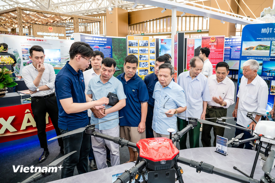 Mẫu UAV 'Make in Vietnam' của CT Group có tên CT-Spectral. Dòng UAV này mang đến giải pháp nông nghiệp tiên tiến trong thời đại 4.0. (Ảnh: Minh Sơn/Vietnam+)