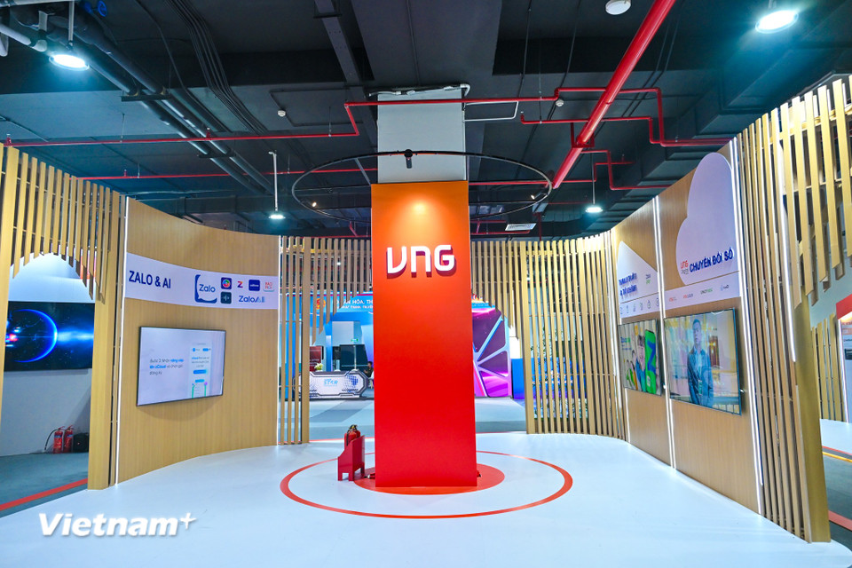 Không gian triển lãm của Tập đoàn VNG được bố trí theo 3 khu vực "Độc lập - Tự do - Hạnh phúc" phản ánh sự trưởng thành của một doanh nghiệp công nghệ song hành cùng sự phát triển của đất nước. (Ảnh: Minh Sơn/Vietnam+)
