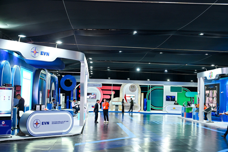 Các đơn vị trong và ngoài nước mang đến Triển lãm các giải pháp, dịch vụ an ninh mạng, chuyển đổi số và hợp tác quốc tế. (Ảnh: Minh Sơn/Vietnam+)