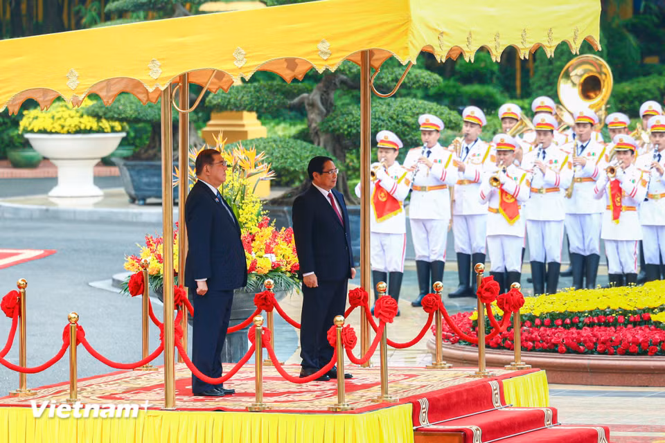 Chuyến thăm của Thủ tướng Nhật Bản Ishiba Shigeru có ý nghĩa hết sức quan trọng, là chuyến thăm đầu tiên của ông đến Việt Nam sau khi hai nước nâng cấp quan hệ lên “Đối tác chiến lược toàn diện vì hòa bình và phồn vinh tại châu Á và trên thế giới”. (Ảnh: Minh Sơn/Vietnam+)