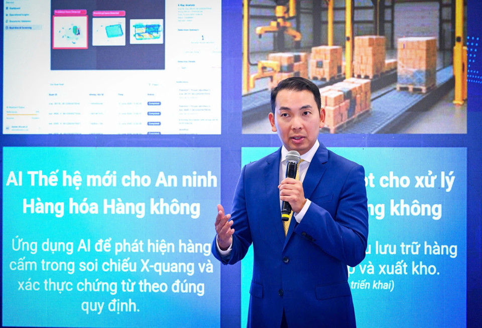 Tại sự kiện, Việt Nam SuperPort – “siêu cảng” logistics thông minh đầu tiên trong Mạng lưới logistics thông minh ASEAN do T&amp;T Group và “ông lớn” logistics châu Á - YCH Group (Singapore) hợp tác phát triển đã gây ấn tượng với loạt giải pháp công nghệ đột phá như AI trong vận hành logistics &amp; hàng không, robot tự động hóa, và nền tảng kết nối SME, hướng tới Net Zero 2040. (Ảnh: Minh Sơn/Vietnam+)