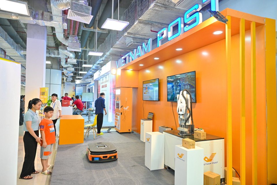 Triển lãm được kỳ vọng tạo không gian giao lưu quốc tế, mở ra cơ hội hợp tác, xúc tiến đầu tư và phát triển công nghệ mũi nhọn, góp phần hiện thực hóa mục tiêu đưa Việt Nam trở thành quốc gia có thu nhập cao vào năm 2045. (Ảnh: Minh Sơn/Vietnam+)