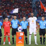 'Tân vương' Công an Hà Nội (áo đỏ) sẽ có chuyến hành quân đến sân Hà Tĩnh ở vòng 24 V-League 2025/26. (Ảnh: VPF)