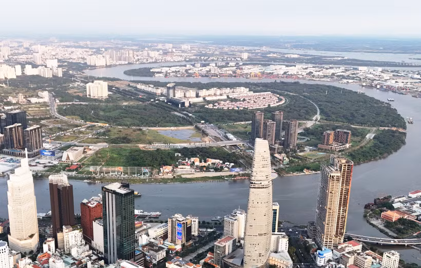 Lô đất ở phường An Khánh thuộc bán đảo Thủ Thiêm có diện tích 9,6 ha. Khu này nằm trong trung tâm tài chính - hành chính tương lai, gần hồ trung tâm, hạ tầng kết nối tốt qua cầu Thủ Thiêm 2, đại lộ Vòng Cung, hầm sông Sài Gòn. (Ảnh: Hồng Đạt/TTXVN) 