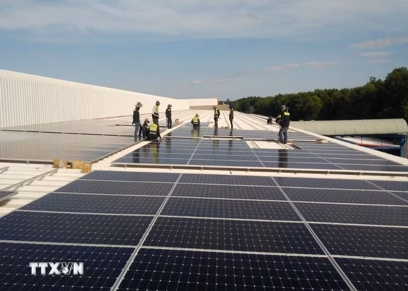 Các doanh nghiệp gia tăng đầu tư điện năng lượng tái tạo, phục vụ cho các nhà máy sản xuất. (Ảnh minh họa: TTXVN phát