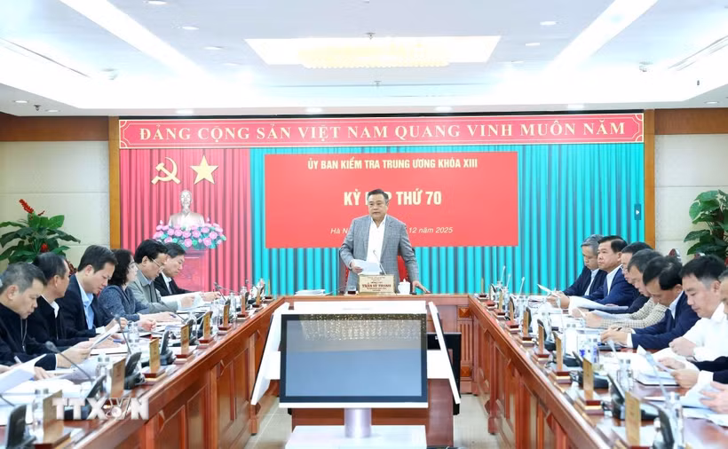 Đồng chí Trần Sỹ Thanh, Ủy viên Trung ương Đảng, Chủ nhiệm Ủy ban Kiểm tra Trung ương chủ trì Kỳ họp. (Ảnh: Phương Hoa/TTXVN)