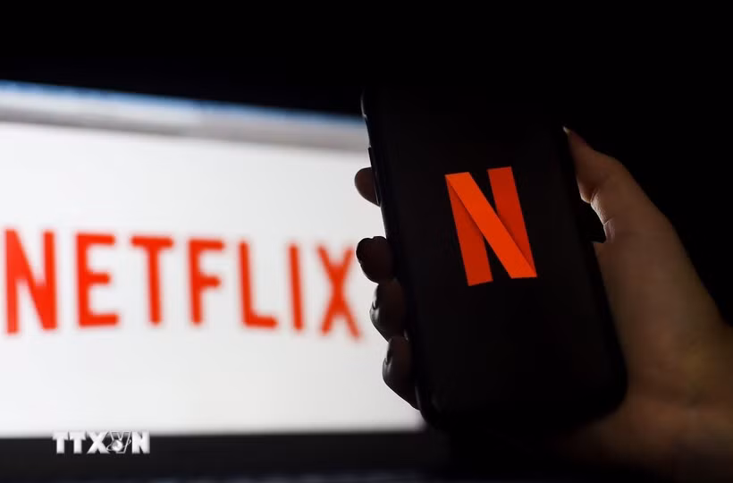 Biểu tượng Netflix trên màn hình điện thoại tại Arlington, Virginia, Mỹ. (Ảnh: AFP/TTXVN)