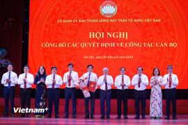 Hội nghị công bố các quyết định về công tác cán bộ của Ban Thường trực Ủy ban Trung ương Mặt trận Tổ quốc Việt Nam tổ chức chiều 30/6. (Ảnh: Hoài Nam/Vietnam+)