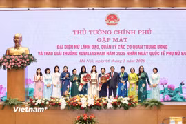 Cá nhân và tập thể các nhà khoa học nữ nhận Giải thưởng Kovalevskaia năm 2025. (Ảnh: PV/Vietnam+)