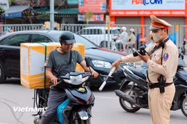 Hà Nội: Cảnh sát giao thông tăng cường xử lý vi phạm trong khung giờ cao điểm