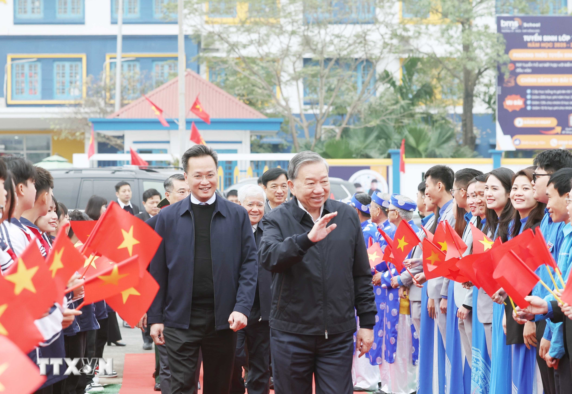 Sáng 5/2/2025 (mùng 8 tháng Giêng), Tổng Bí thư Tô Lâm và đoàn công tác Trung ương dự Lễ phát động Tết trồng cây "Đời đời nhớ ơn Bác Hồ” - Xuân Ất Tỵ 2025 tại thị xã Mỹ Hào, tỉnh Hưng Yên. (Ảnh: Thống Nhất/TTXVN) ttxvn-tong-bi-thu-to-lam-2.jpg