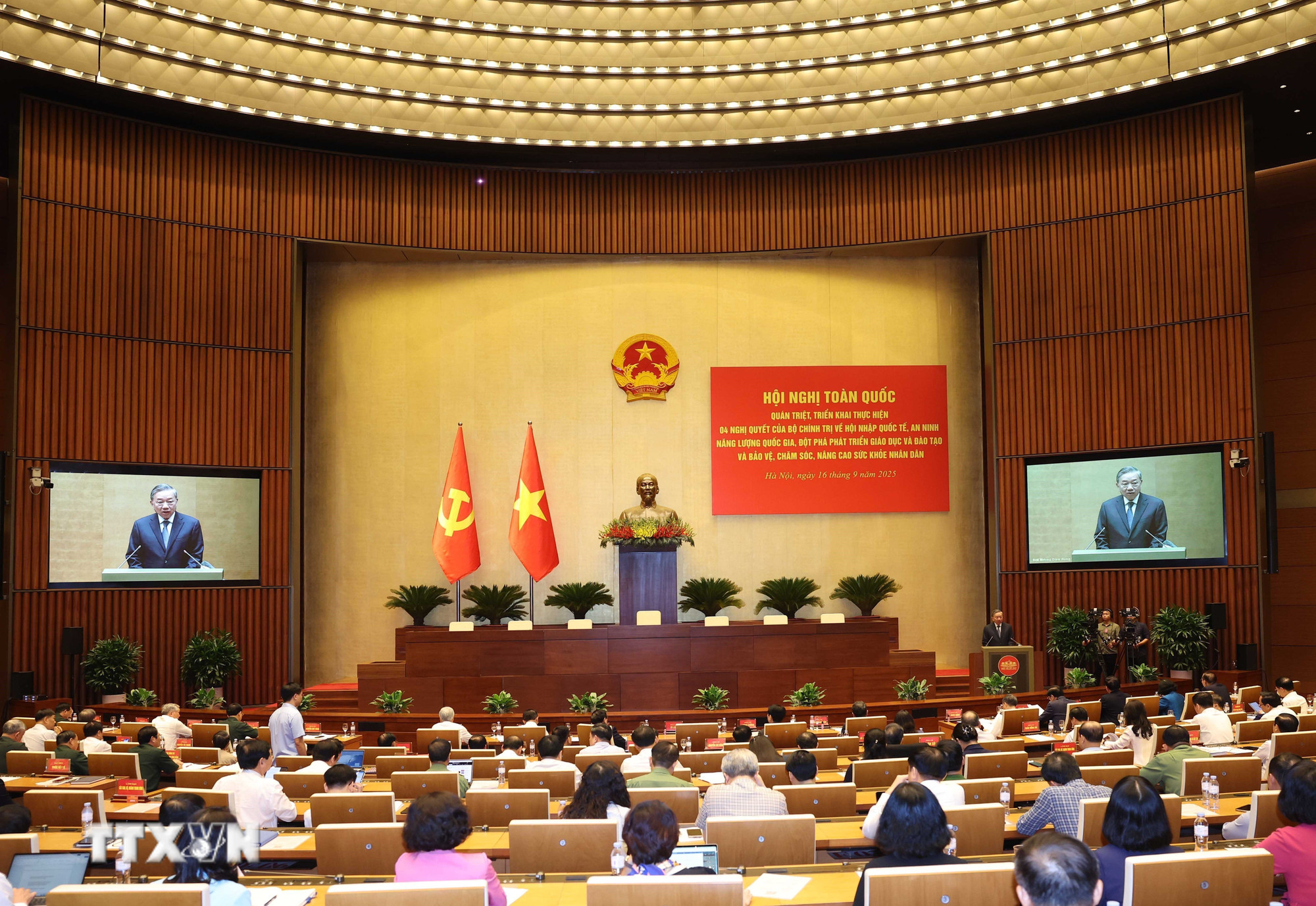 ttxvn-tong-bi-thu-to-lam-du-va-phat-bieu-chi-dao-hoi-nghi-toan-quoc-quan-triet-4-nghi-quyet-cua-bo-chinh-tri-8277621-1.jpg