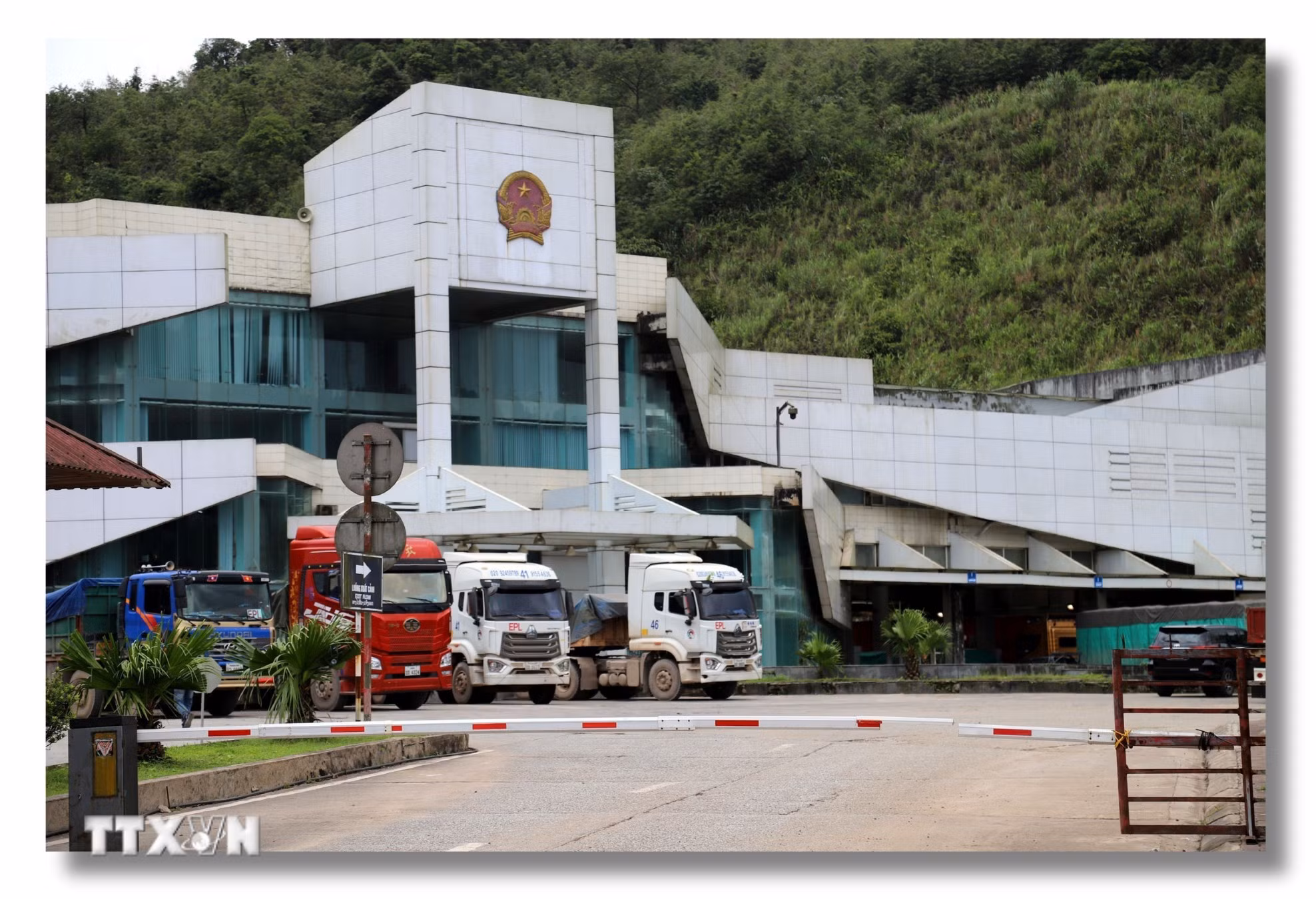 ttxvn-xe-hai-khuc-4.png