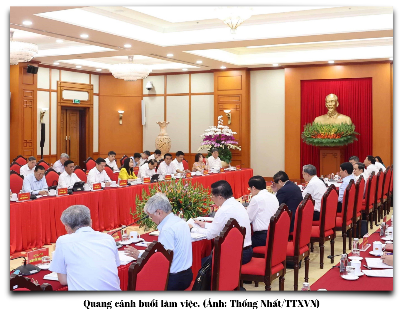 bo-chinh-tri-dang-bo-co-quan-trung-uong-2.png