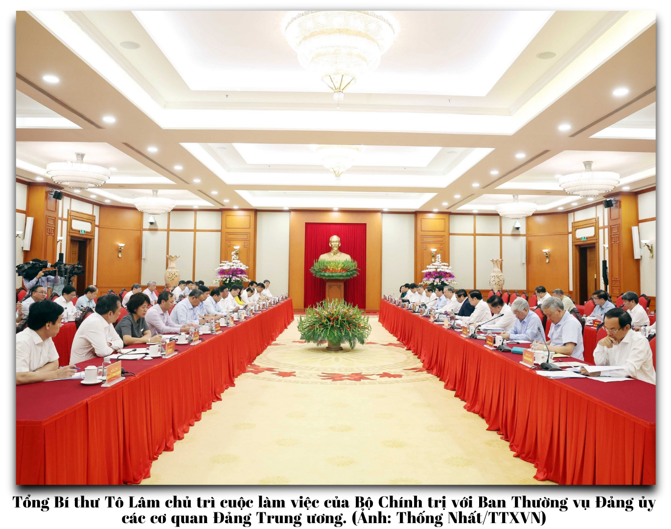 bo-chinh-tri-dang-bo-co-quan-trung-uong-1.png