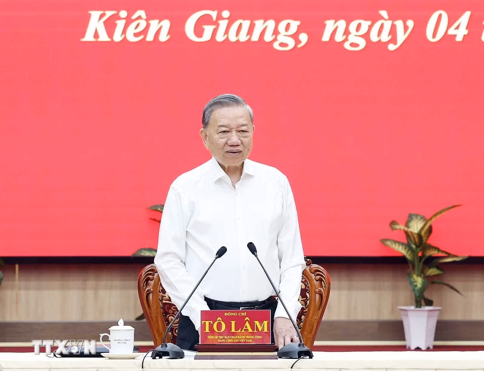 ttxvn-tong-bi-thu-to-lam-lam-viec-voi-ban-thuong-vu-tinh-uy-kien-giang-va-thuong-truc-tinh-uy-an-giang-8072272-3.jpg
