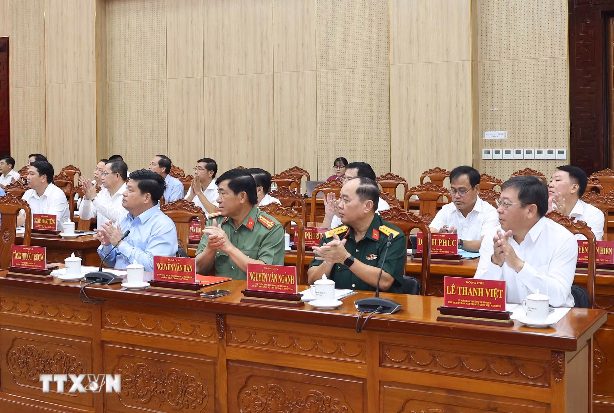 ttxvn-tong-bi-thu-to-lam-lam-viec-voi-ban-thuong-vu-tinh-uy-kien-giang-va-thuong-truc-tinh-uy-an-giang-8072272-5.jpg