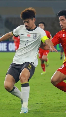 U23 Việt Nam (áo đỏ) thua U23 Trung Quốc, lỡ cơ hội vào chung kết. (Nguồn: AFC)