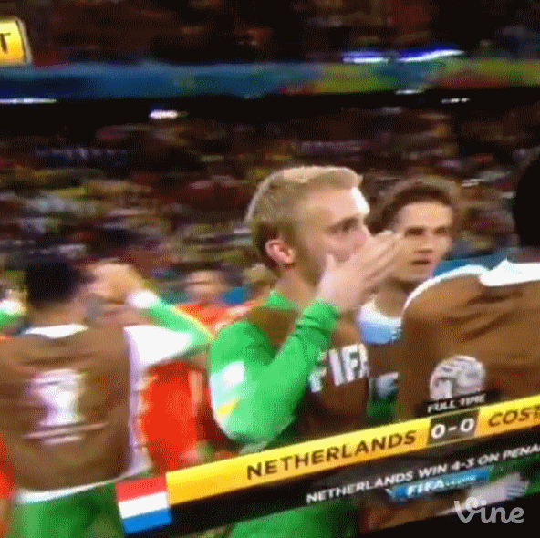 Cillessen thành người thừa sau màn trình diễn của Tim Krul? ảnh 2