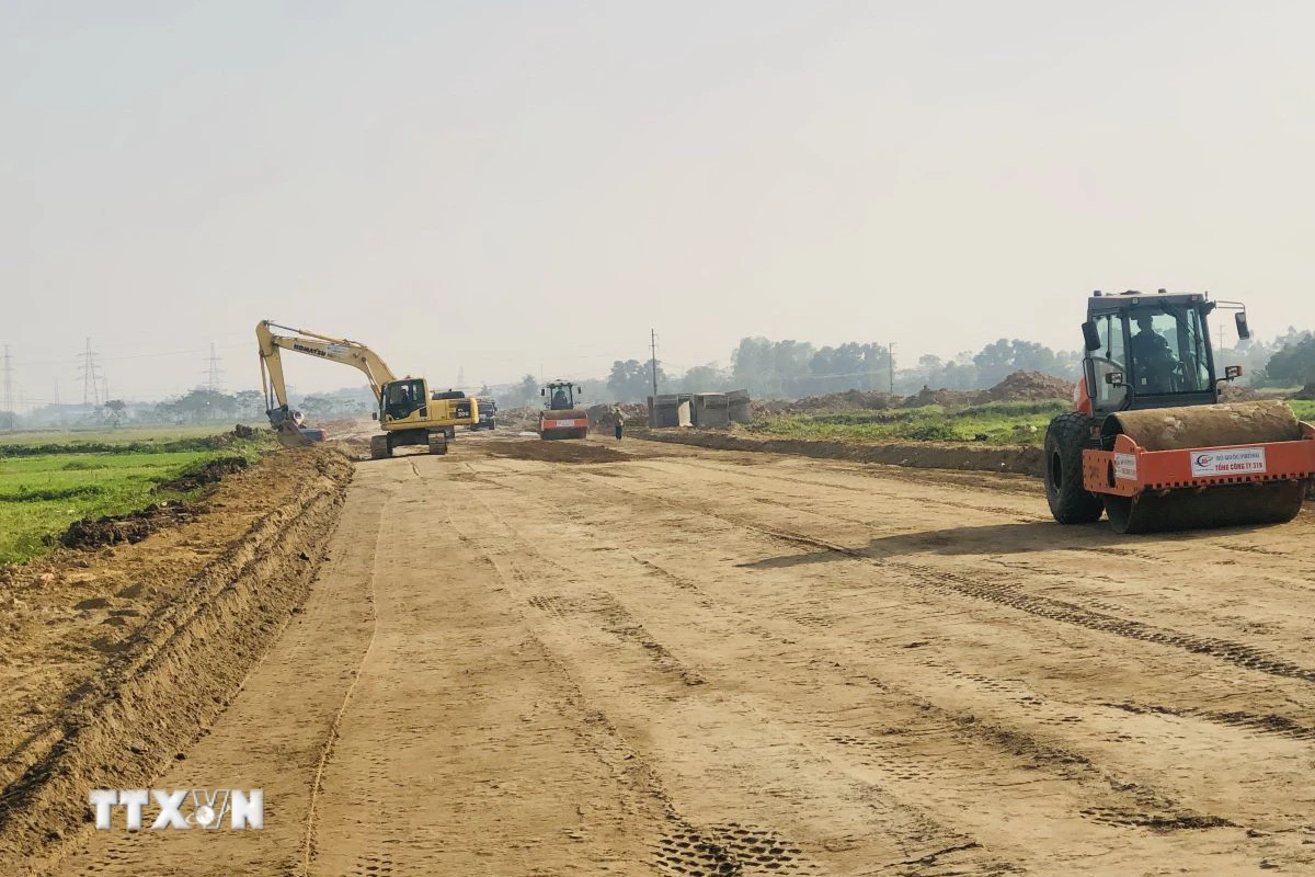 Đẩy nhanh các dự án hạ tầng đô thị lớn, thúc đẩy logistics vươn tầm