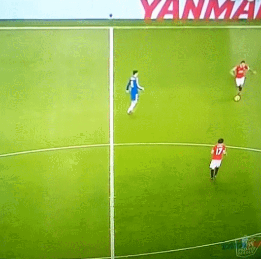 Cận cảnh đường chuyền kỹ thuật của tiền vệ Marouane Fellaini ảnh 2