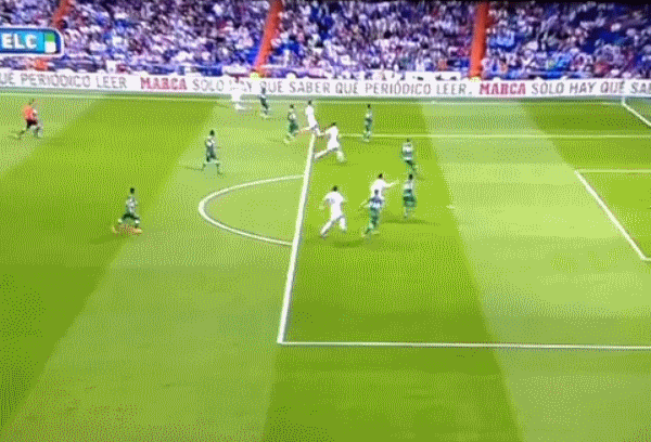 Cận cảnh Ronaldo lập "poker" trong trận đại thắng của Real ảnh 3