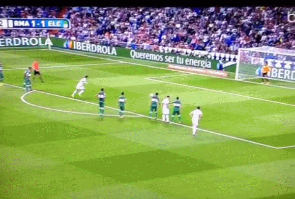 Cận cảnh Ronaldo lập "poker" trong trận đại thắng của Real ảnh 2