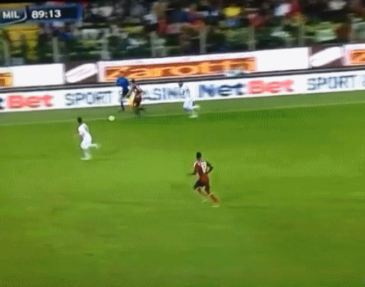 Thủ môn Diego Lopez vô tình mắc lỗi trong trận Parma-Milan ảnh 2