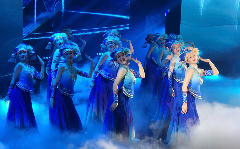 Chương trình gồm các tiết mục nghệ thuật truyền thống Việt Nam-Trung Quốc. (Ảnh: CTV/Vietnam+)