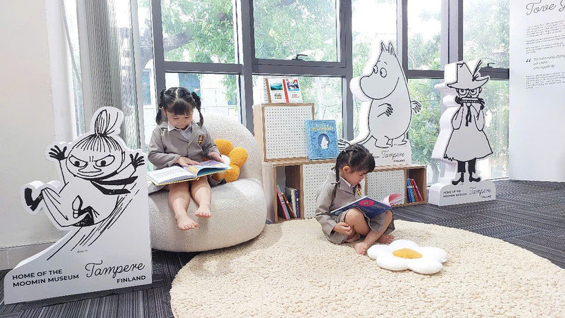 Góc đọc sách "Moomin" tại Nhà xuất bản Kim Đồng trong khuôn khổ Tuần lễ Văn học Phần Lan. (Ảnh: Minh Thu/Vietnam+)