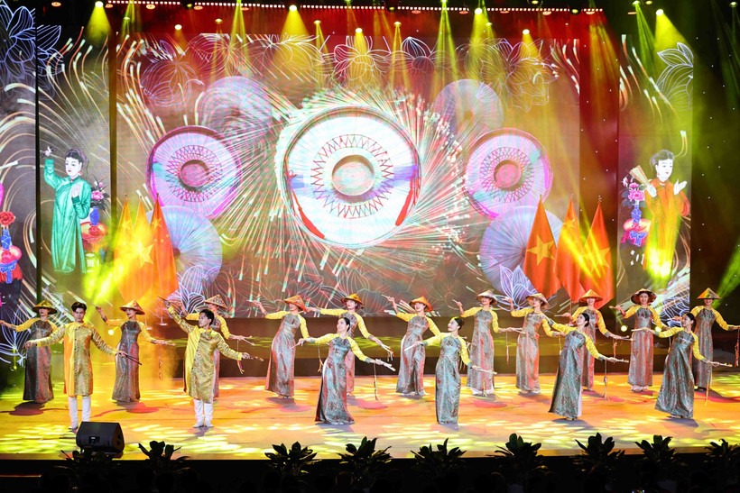 Văn hóa nghệ thuật luôn đồng hành cùng lịch sử dân tộc. (Ảnh minh họa: Minh Đức/TTXVN)