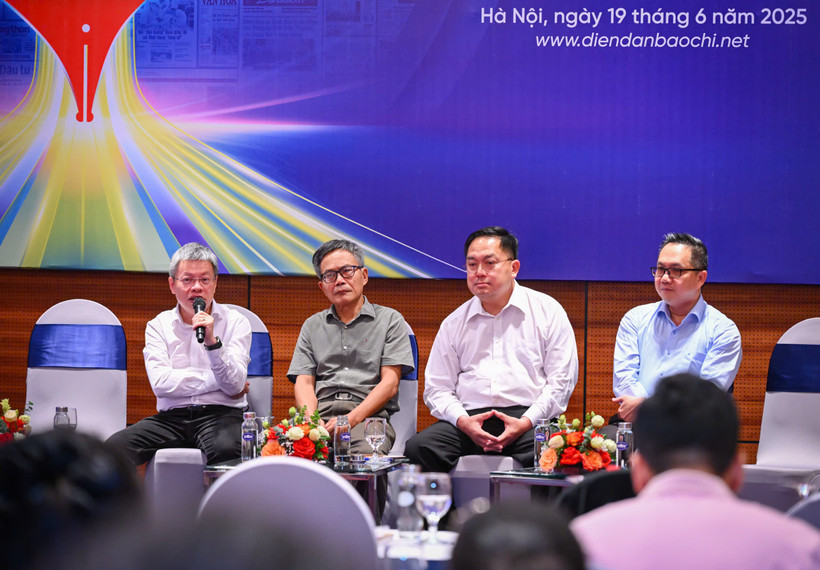 Các diễn giả tại phiên thảo luận với chủ đề “Báo chí Việt Nam trong kỷ nguyên mới: Tầm nhìn kiến tạo không gian phát triển.” (Ảnh: Thành Đạt)