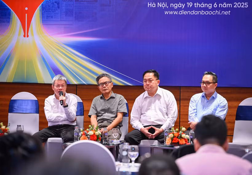 Các diễn giả tại phiên thảo luận với chủ đề “Báo chí Việt Nam trong kỷ nguyên mới: Tầm nhìn kiến tạo không gian phát triển.” (Ảnh: Thành Đạt)