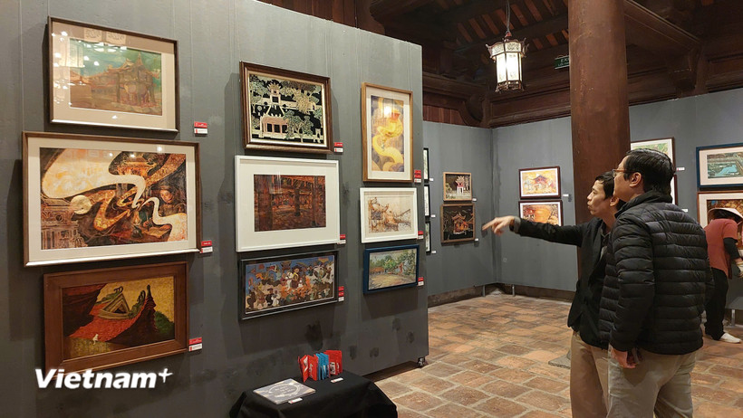 Các tác phẩm truyền tải những giá trị tinh thần, thông điệp về Quốc Tử Giám. (Ảnh: Minh Thu/Vietnam+)